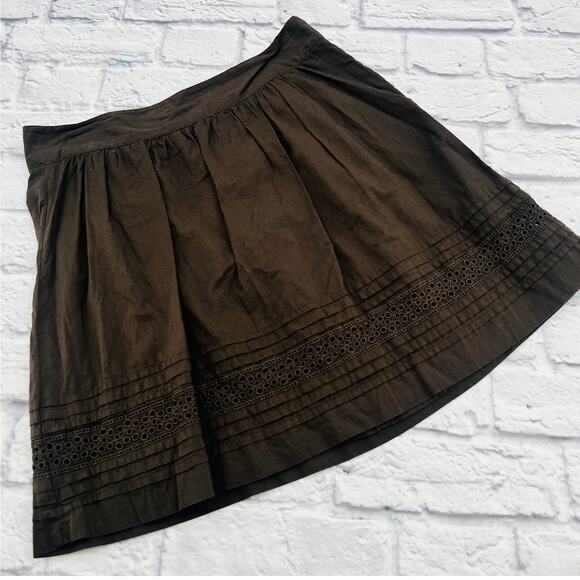 ANN TAYLOR LOFT Women's Eyelet Lace Trim Mini Skirt‎ 4 Petite Brown  Pleated - Picture 1 of 9